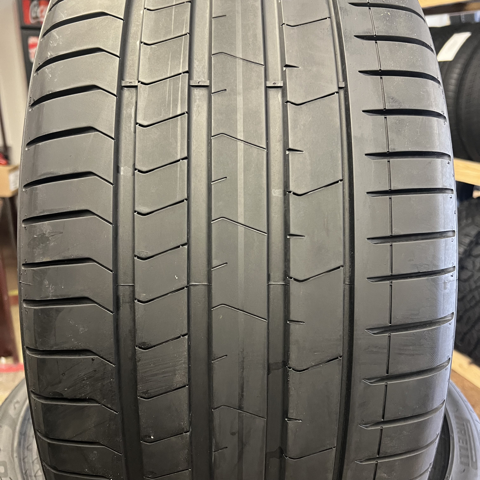HIGH TREAD TIRE 1 Pirelli P Zero PZ4 RunFlat 315/35R21 315/35/21 111y
