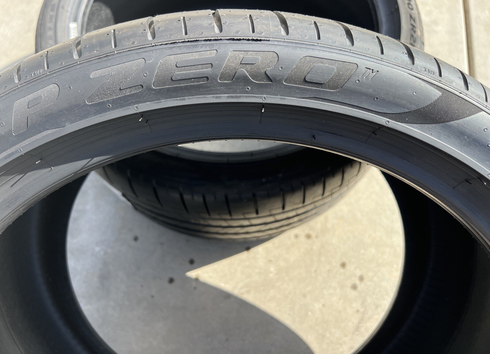Set of TWO BRAND NEW 315/30ZR21 (105Y) Pirelli P Zero PZ4 Sport Tires 3153021
