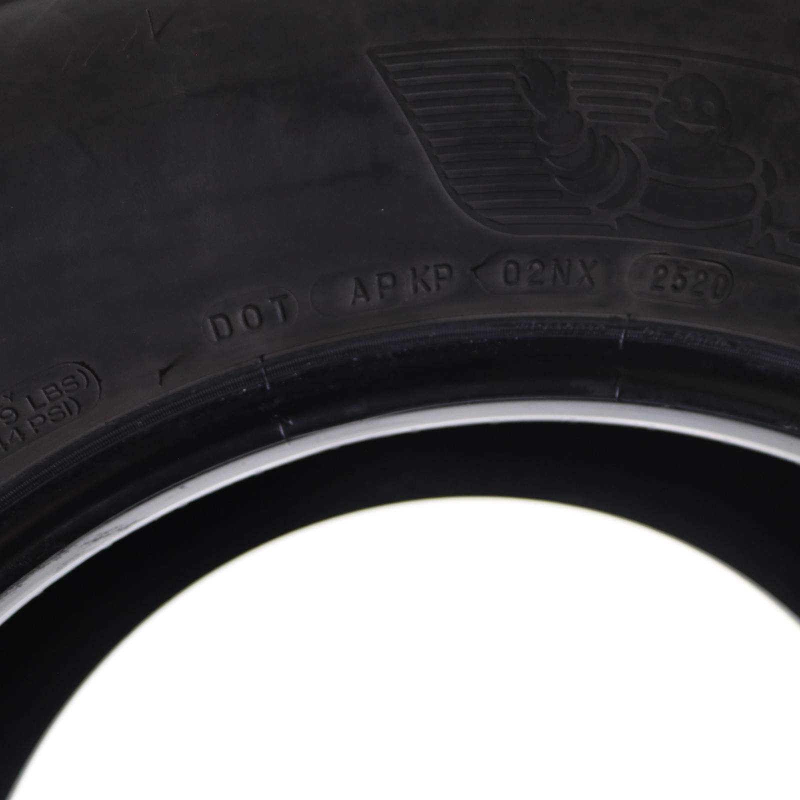 Set of 2 Used 265/70R17 Michelin Defender LTX M/S – 115T – 6-7/32 No Repairs