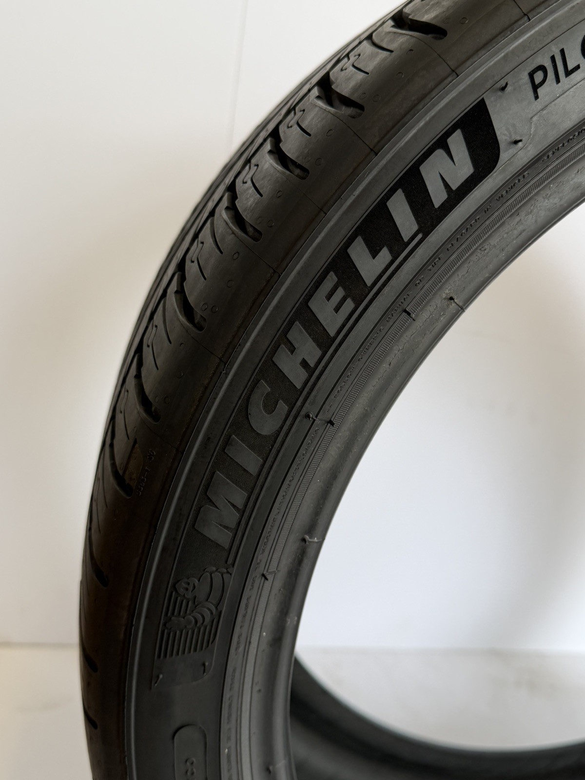 255/35ZR20 97Y Michelin Pilot Sport All Season 4 10/32 DOT 1525 2553520