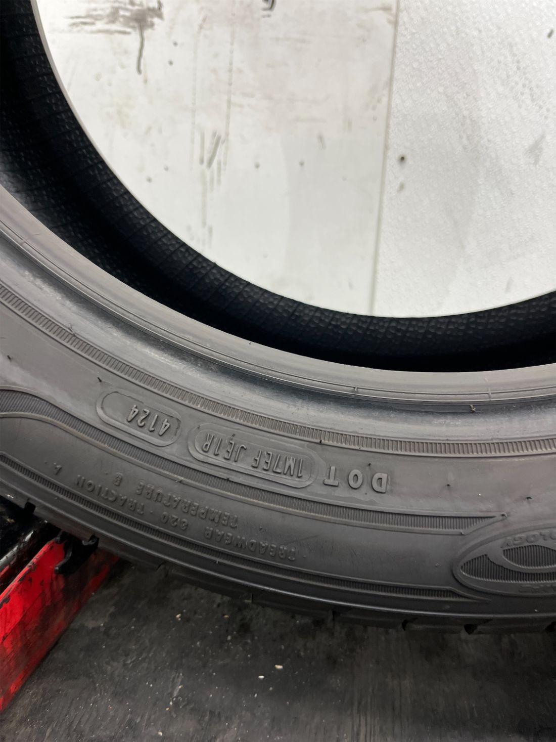 1 Used P225/55R19 Goodyear Assurance MaxLife 99 V – 12/32