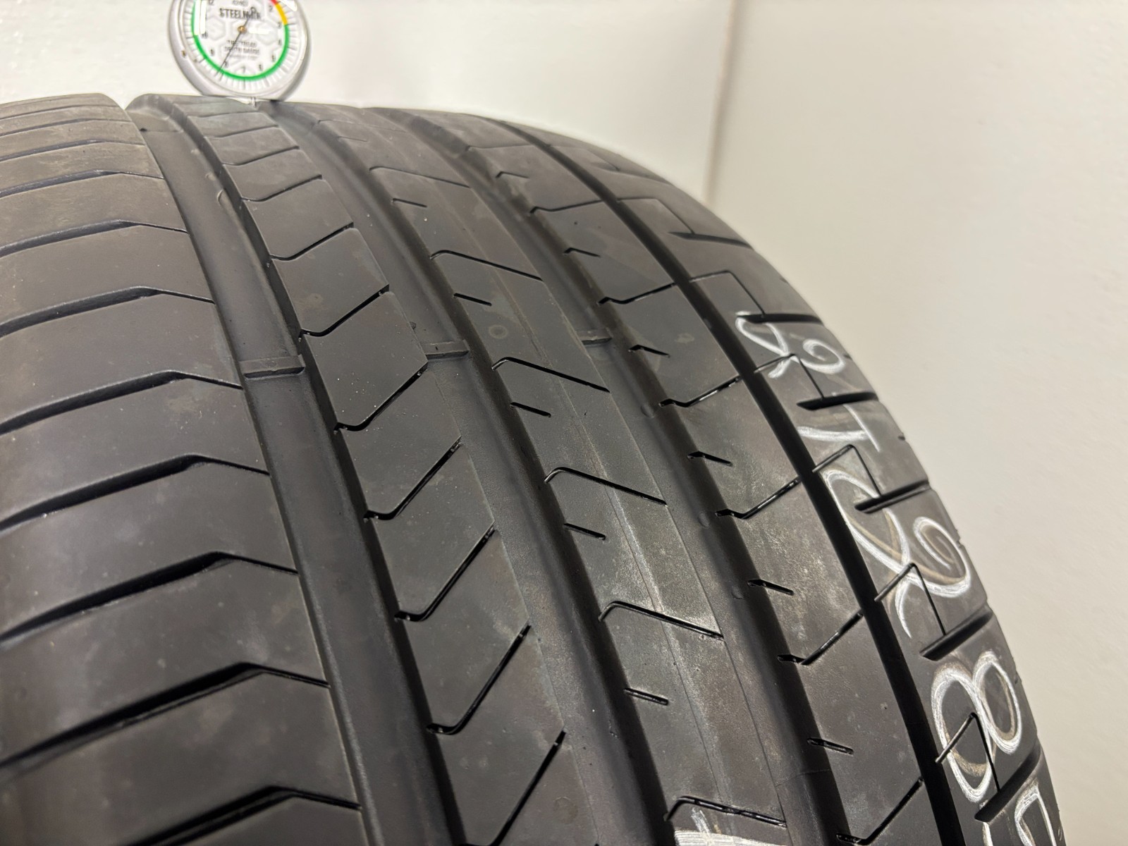 2 Tires 285 30 21 Pirelli P Zero PZ4 MO-S (8.20/32 = 90% Tread Left)