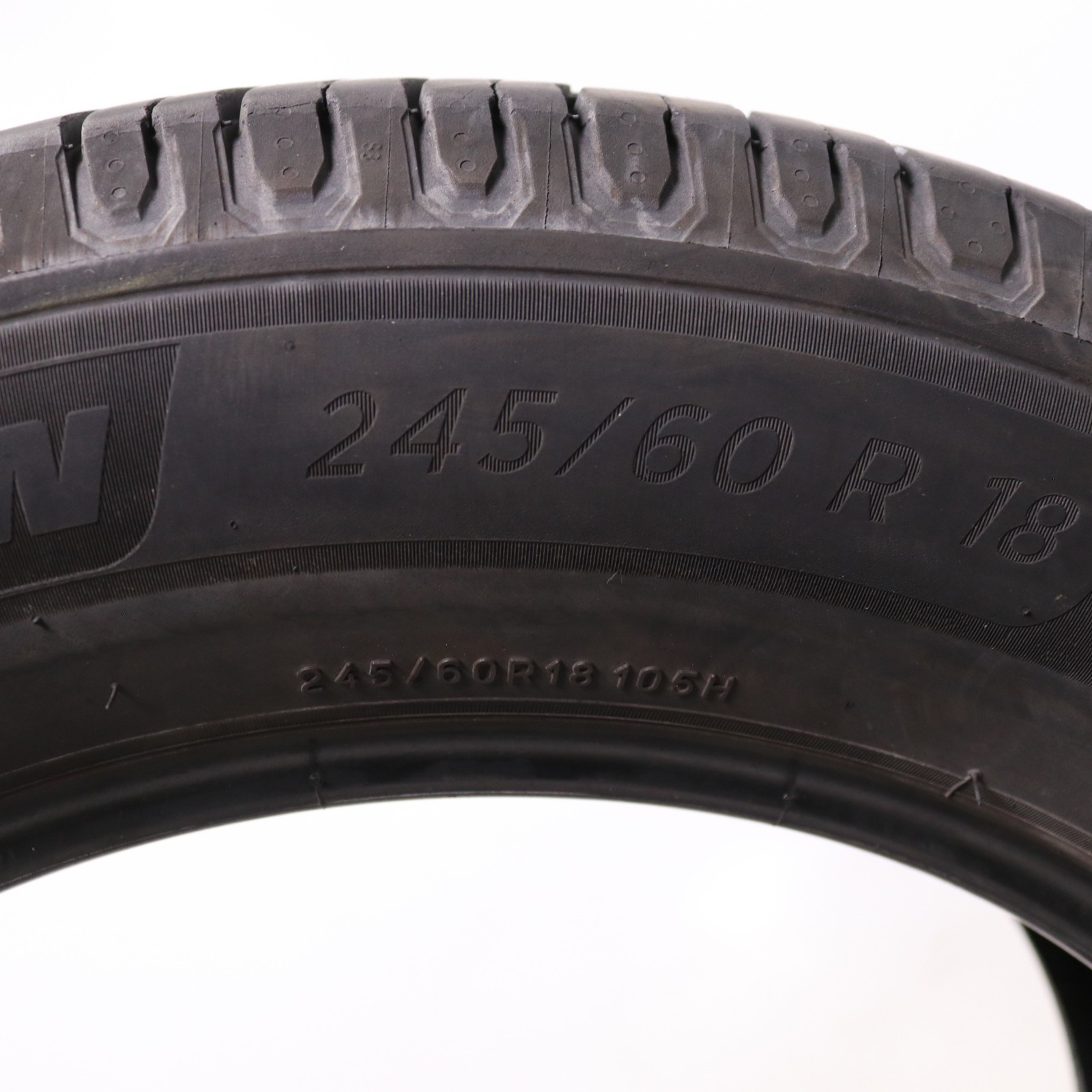 Set of 2 Used 245/60R18 Michelin Defender 2 – 105H – 9-10/32