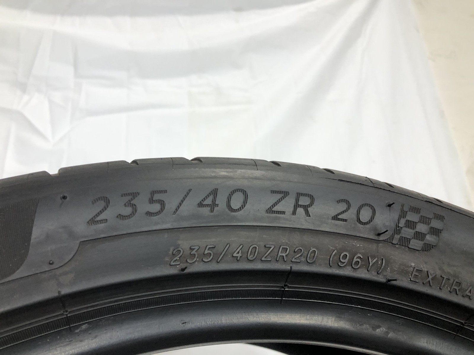 [1] Michelin Pilot Sport 4S P235/40ZR20 235 40 20 Tire 8.25/32