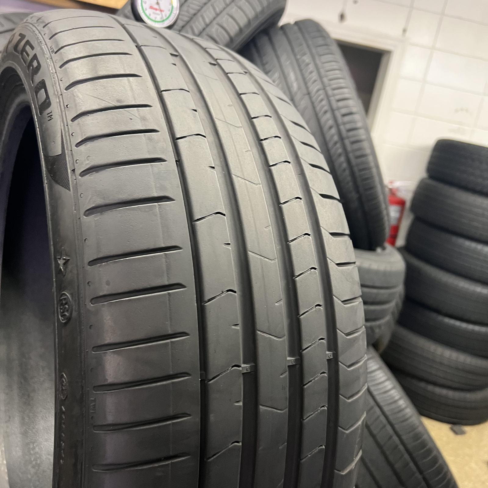 Set Of 2 Tires Pirelli P Zero PZ4 Run Flat BMW 225/45R19 96W DOT.0823 NO Patch