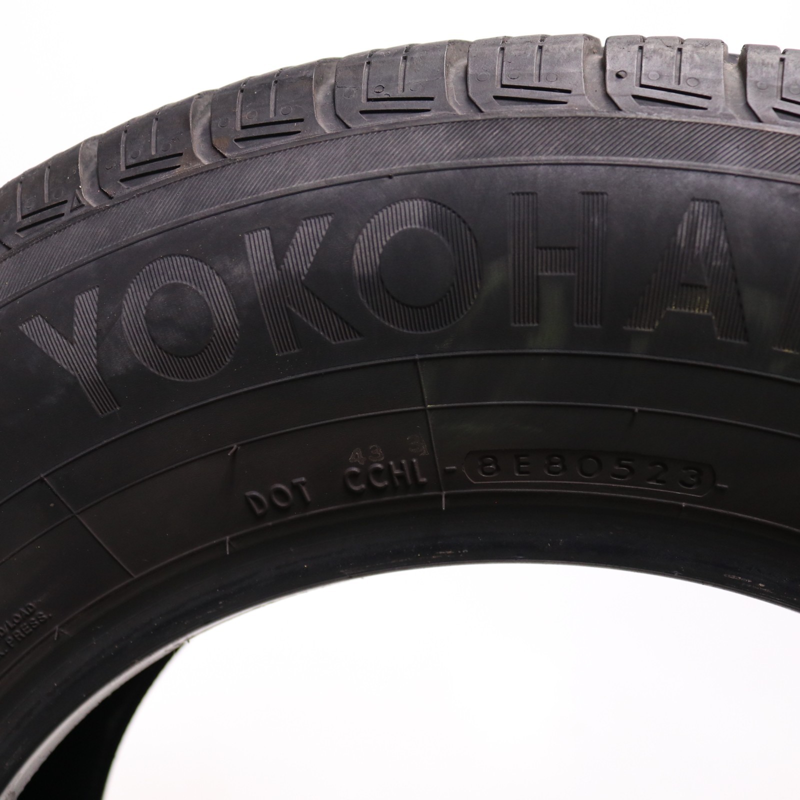 Set of 2 Used 205/70R16 Yokohama Avid Ascend LX – 97T – 7.5-8/32 No Repairs