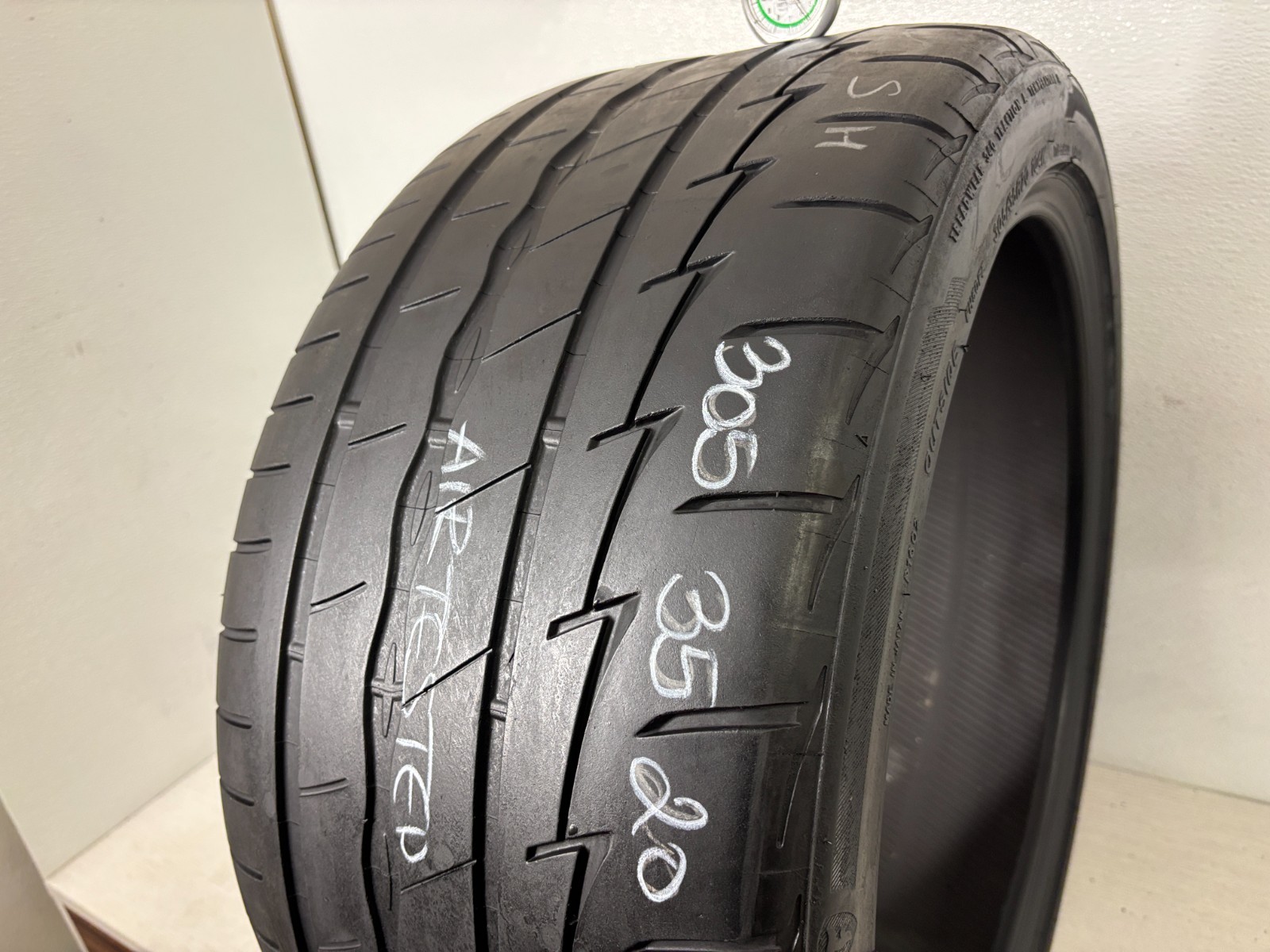 1 Tire 305 35 20 Firestone Firehawk Indy 500 (5.00-5.80/32=62-72% Tread Left)