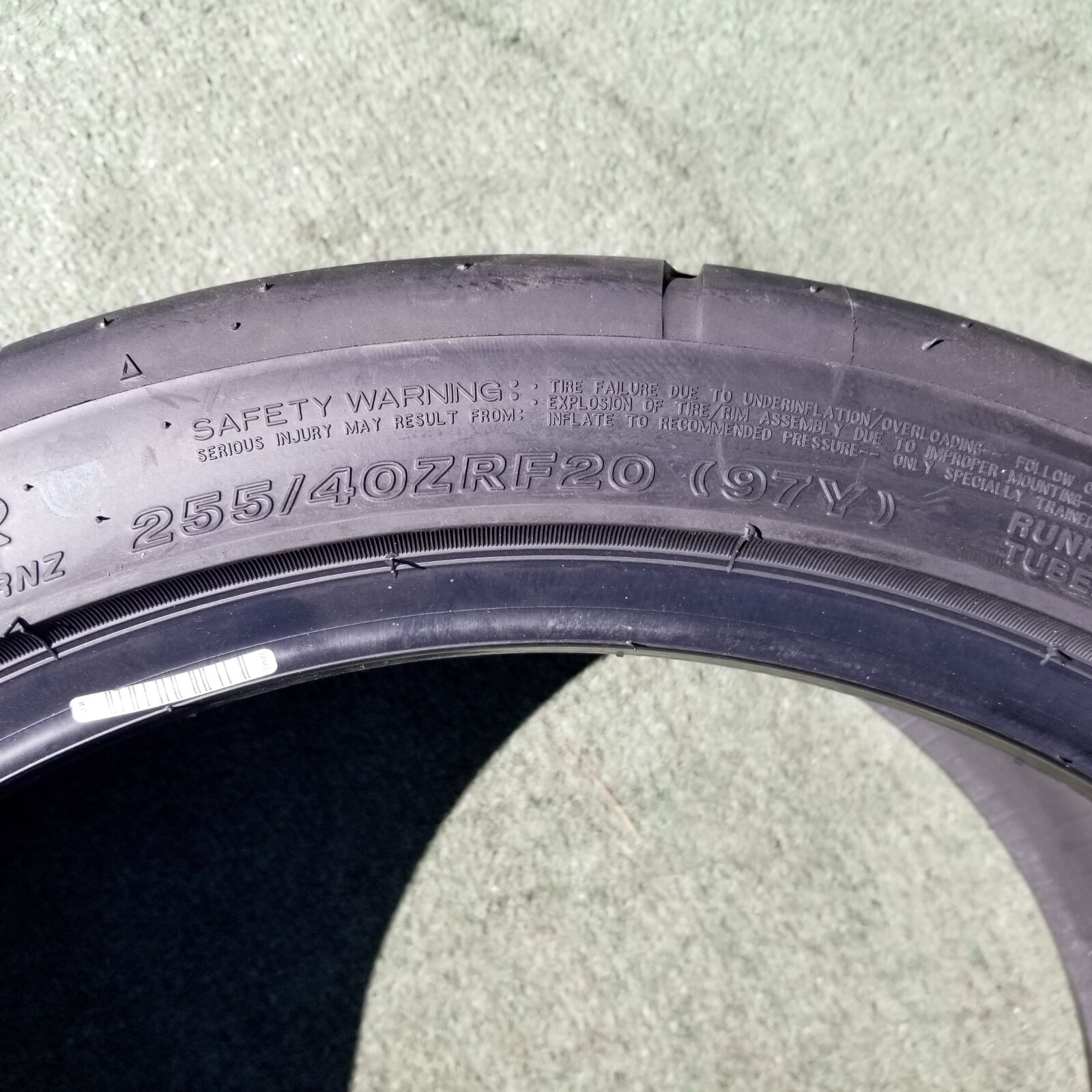 255/40ZRF20 Bridgestone Potenza RE070R Tire RFT 255 40 20 Nissan GTR 255/40R20
