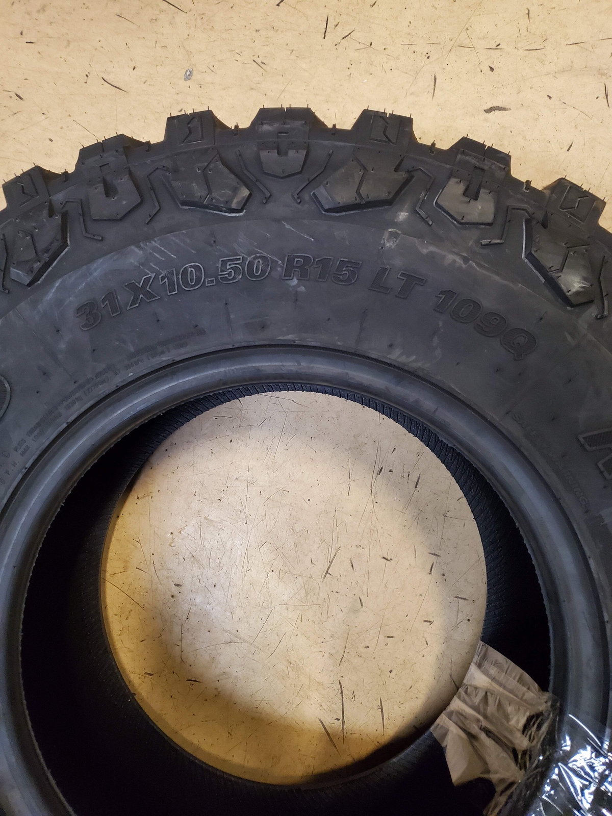 NOS KUMHO ROADVENTURE MT71 BSW LT 31 10.50 15 109Q 6PLY MUD TIRE 2270733