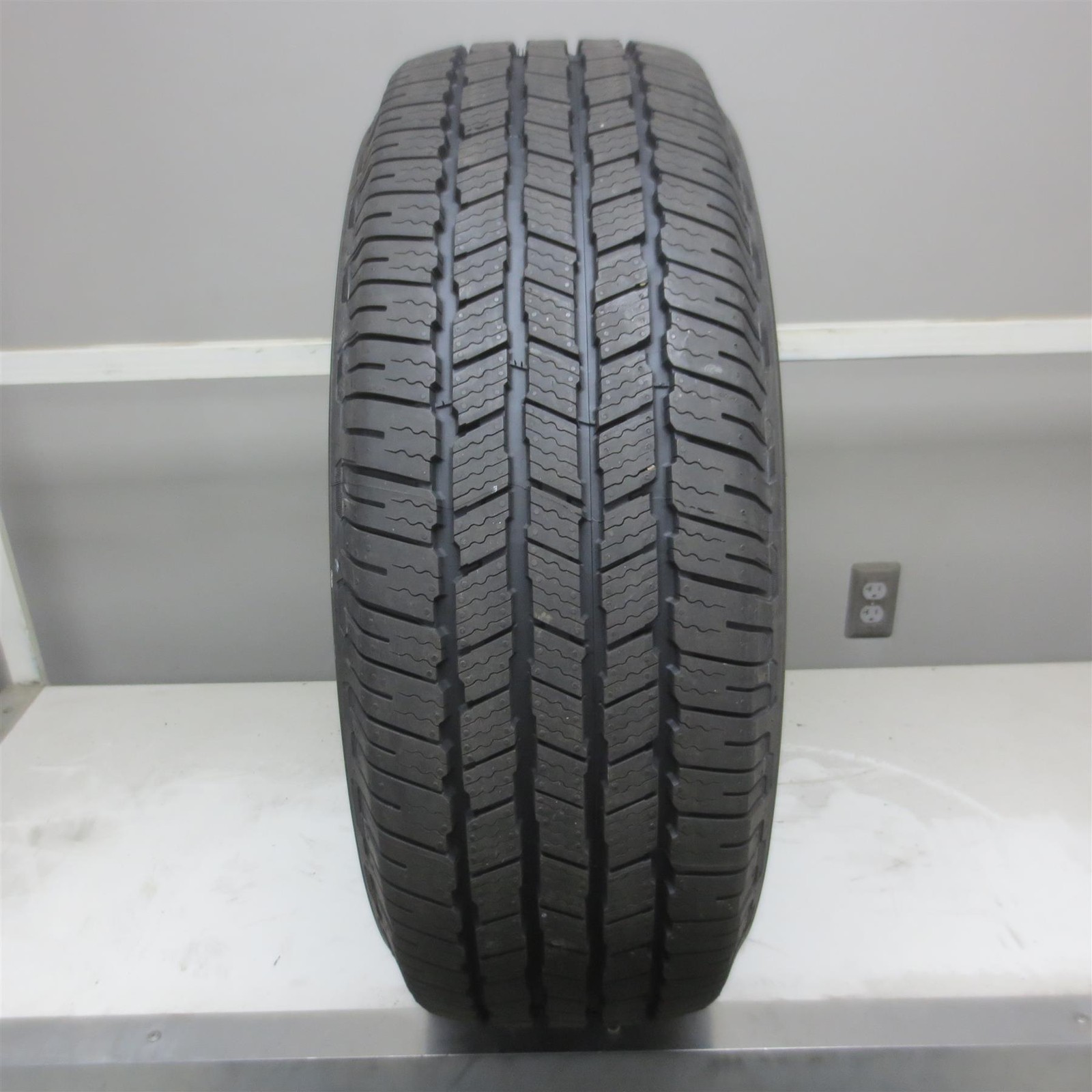 255/65R17 Michelin Defender LTX M/S2 114T Used Tire (13/32nd) (QTY 1)