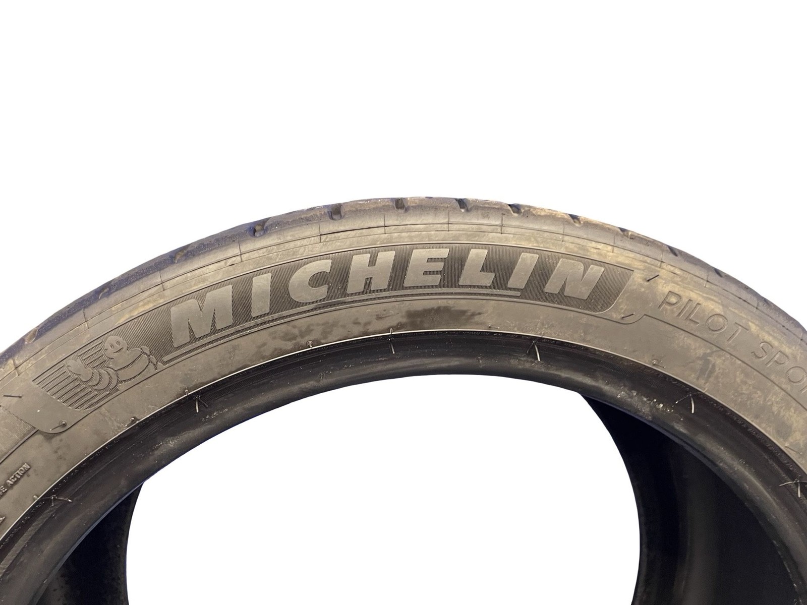 275/35ZR18 95Y MICHELIN PILOT SPORT A/S 4 ZP 8/32NDS DATECODE 4924