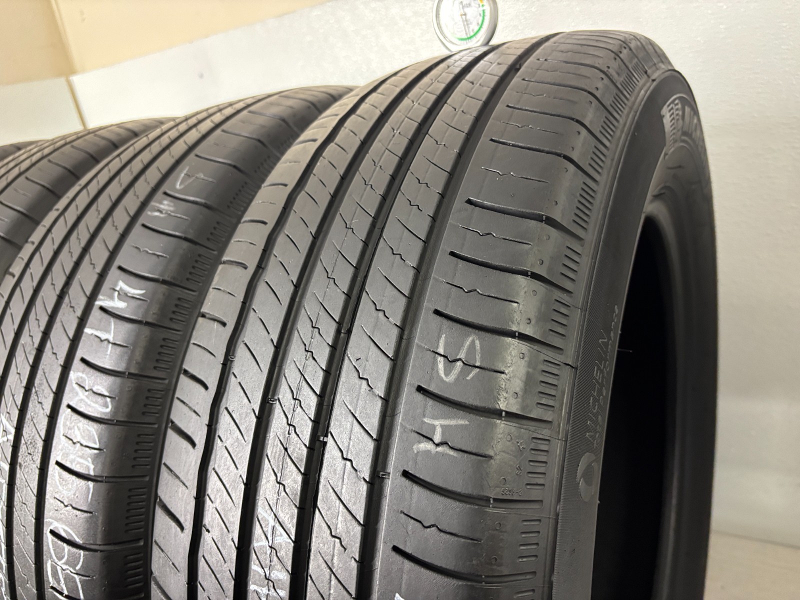 NO SHIPPING ONLY LOCAL PICK UP Set 4 Tires 235 65 18 Michelin Primacy Tour A/S