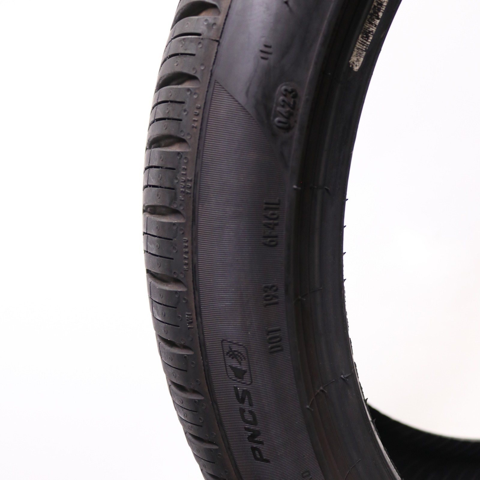 Set of 2 Used 285/35R20 Pirelli P Zero All Season MOE-S Run Flat PNCS – 8/32