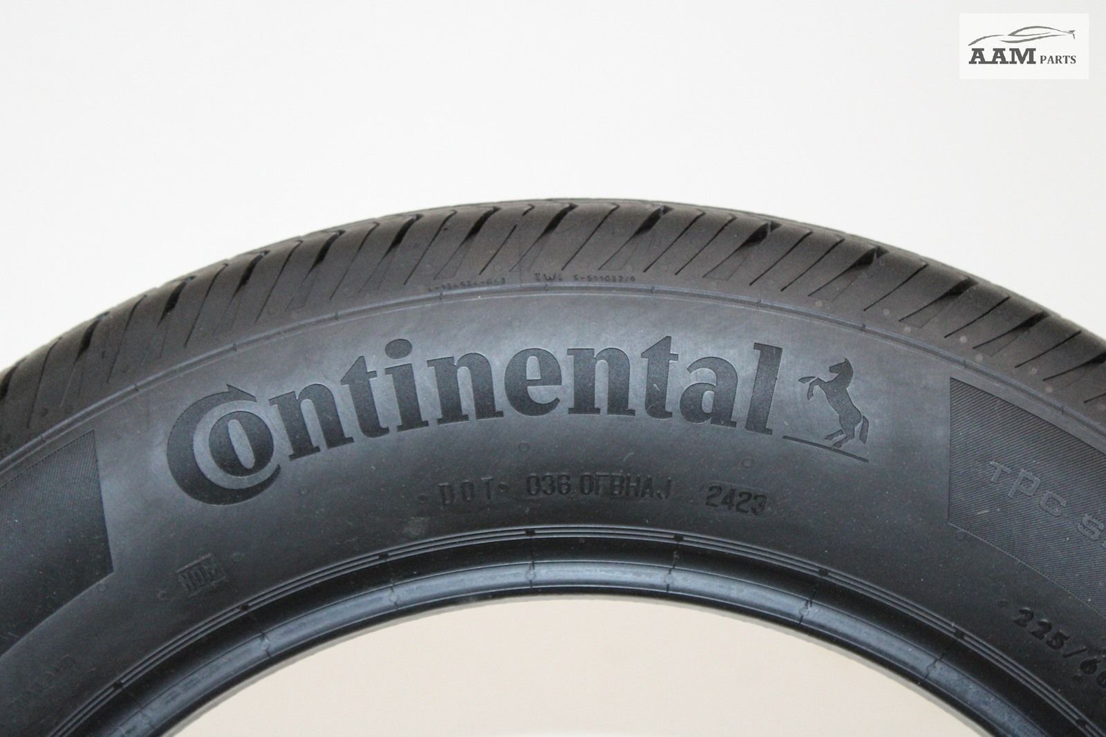 2021-2024 CHEVROLET TRAILBLAZER WHEEL TIRE 225/60 R17 99H M+S 8/32 NDS OEM