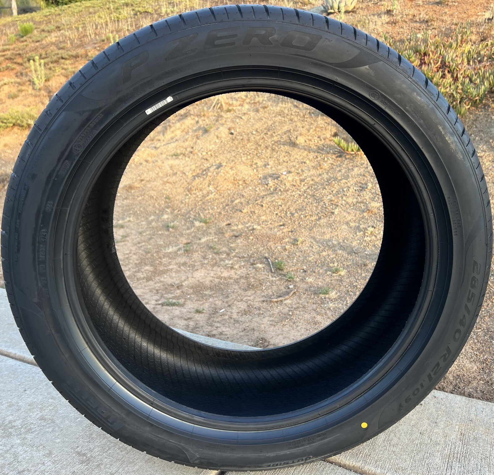 SET OF TWO BRAND NEW 285/40R21 Pirelli P Zero PZ4 Sport Tires 2854021