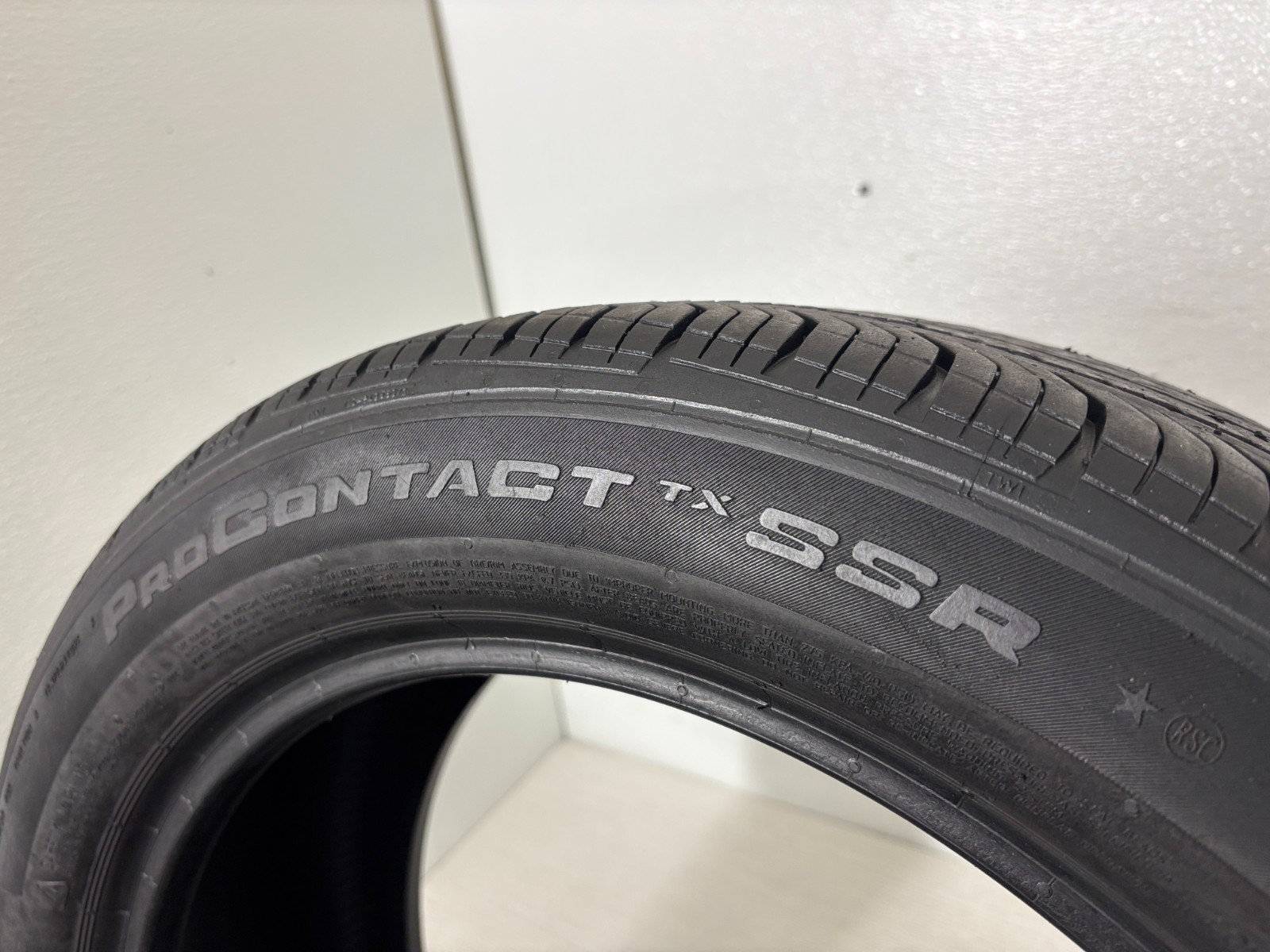 1 Tire 225 50 18 Continental ProContact TX RFT (7.00-8.00/32=77-88% Tread)