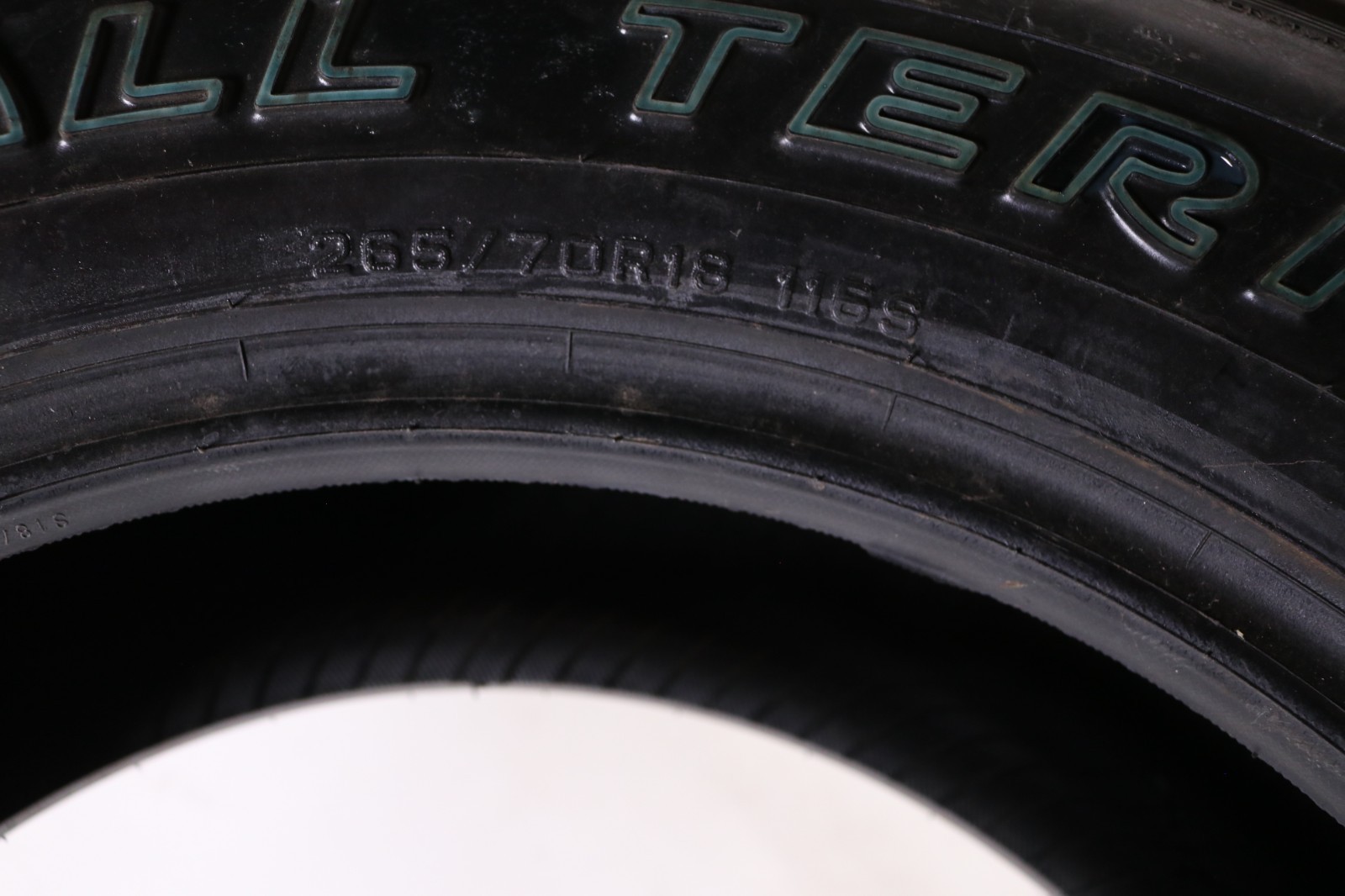 Take Off 265/70R18 Ohtsu AT4000 – 116S – 12/32 No Repairs
