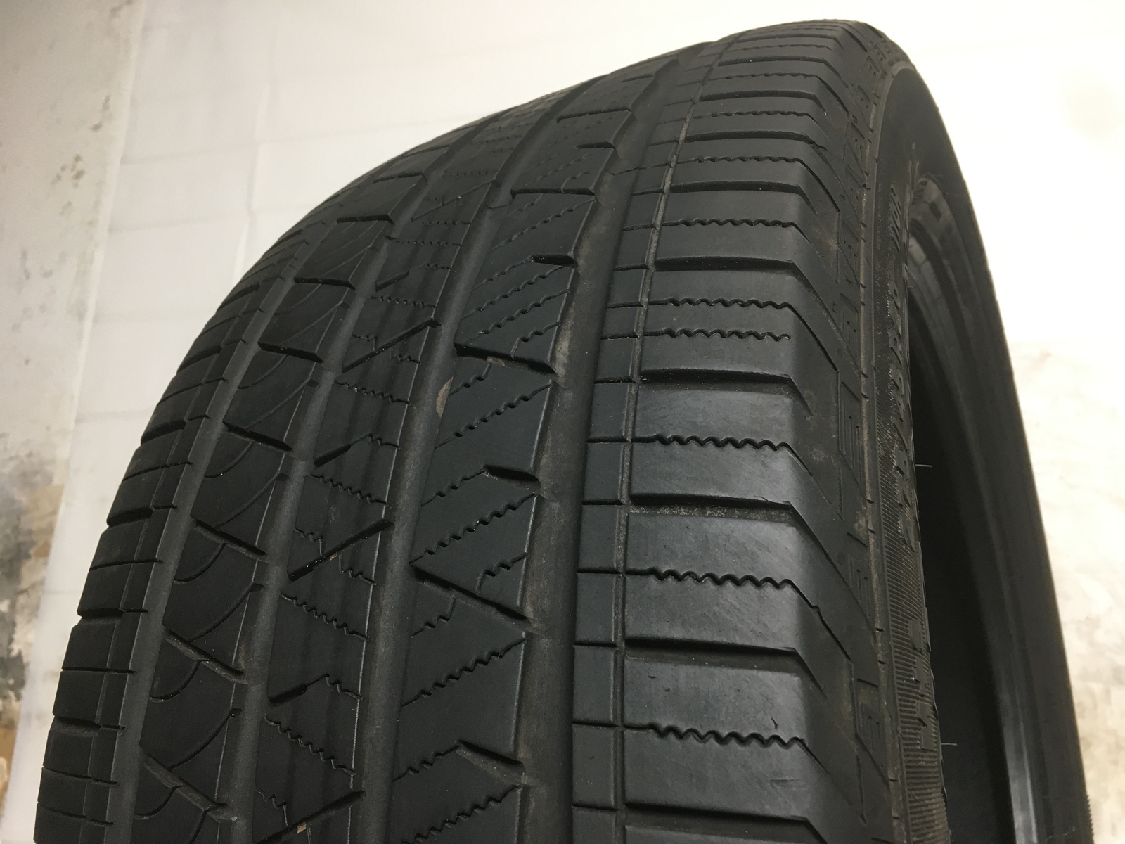 [1] Continental CrossContact LX Sport SSR Run Flat 275 45 20 Tire 7.0-8.0/32