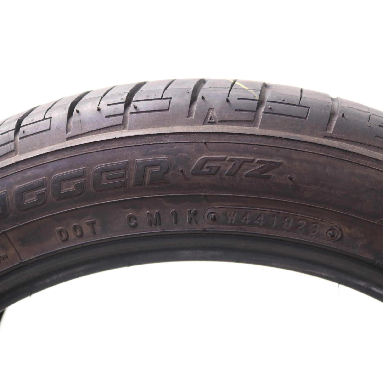Used 245/45ZR18 Road Hugger GTZ – 100W – 6/32 No Repairs