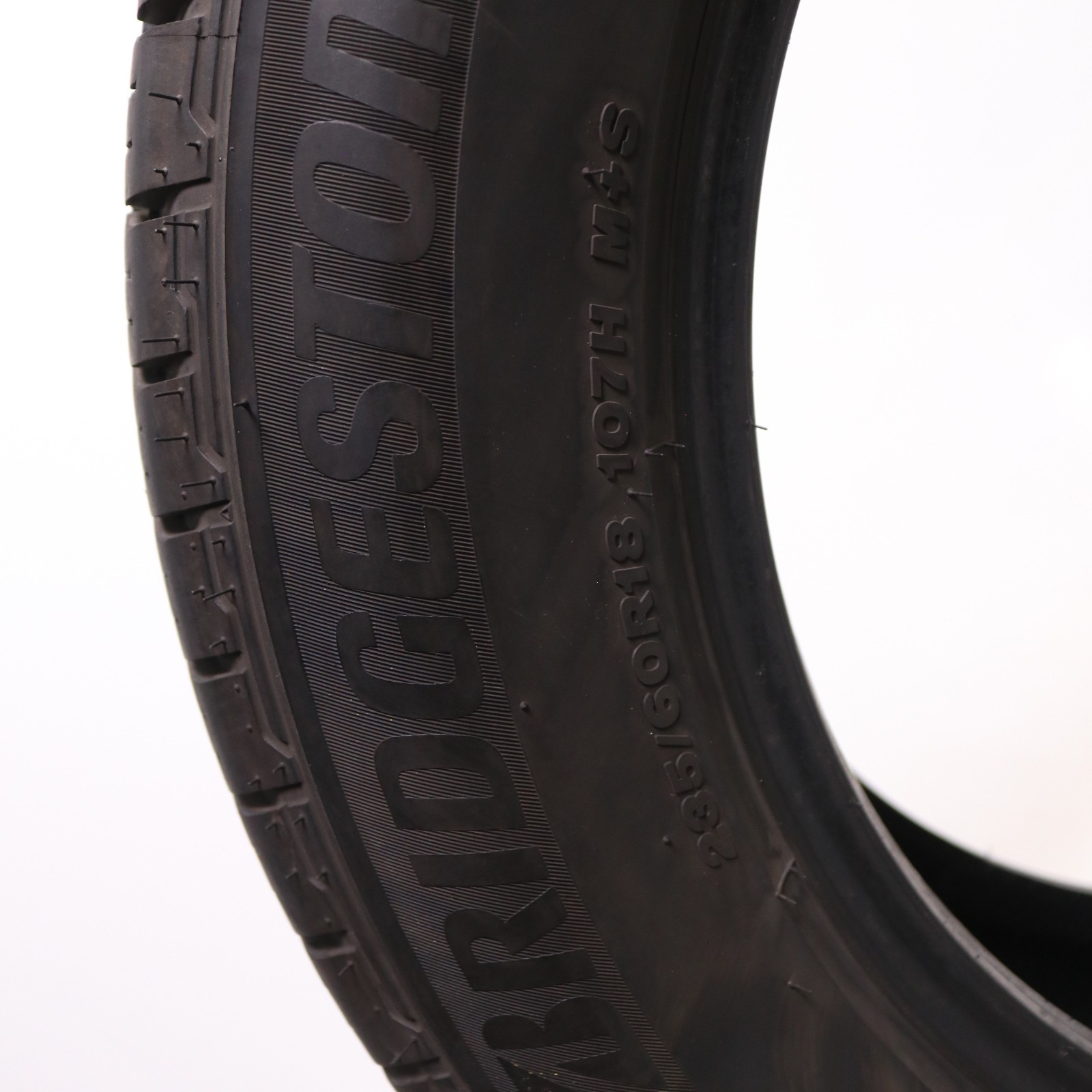 Set of 2 Used 235/60R18 Bridgestone Turanza EverDrive Enliten 107H – 10.5-11/32