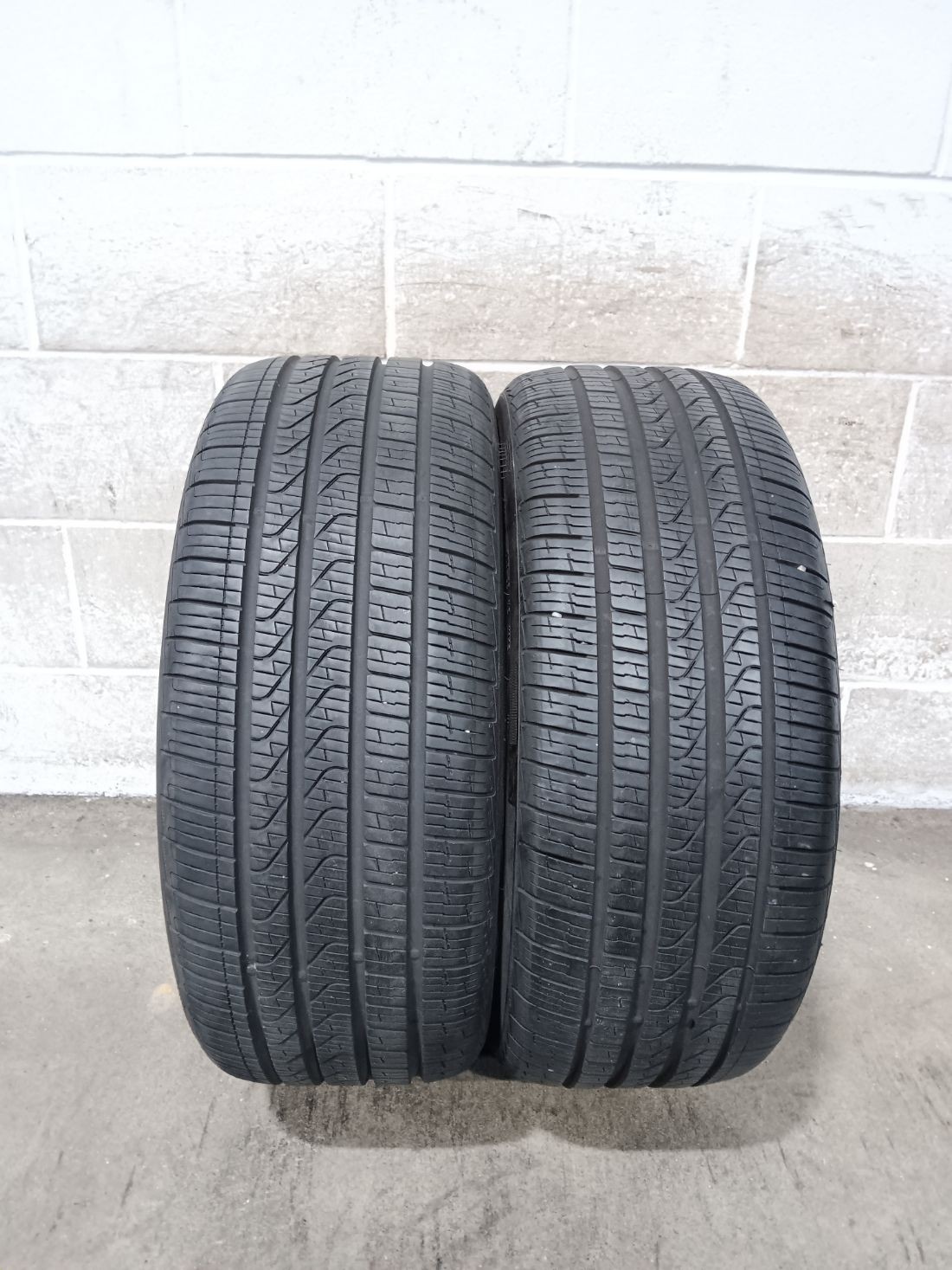2x P225/40R19 Pirelli Cinturato P7 AS RSC Run Flat 9/32 93 H Used Tires 2254019