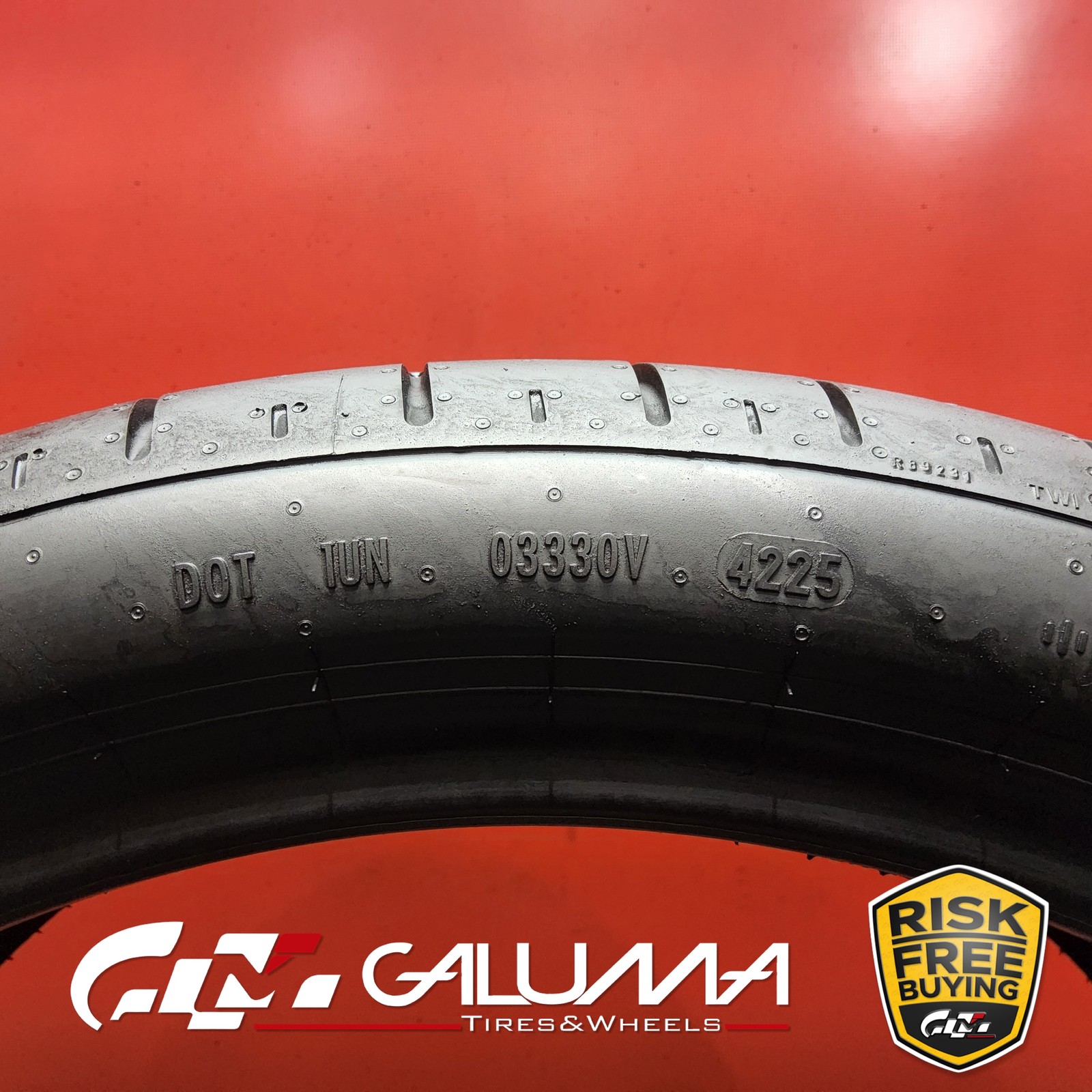 1 Tire Pirelli P-Zero (PZ5) I★ XL 255/35R19 255/35/19 2553519 96Y #95102