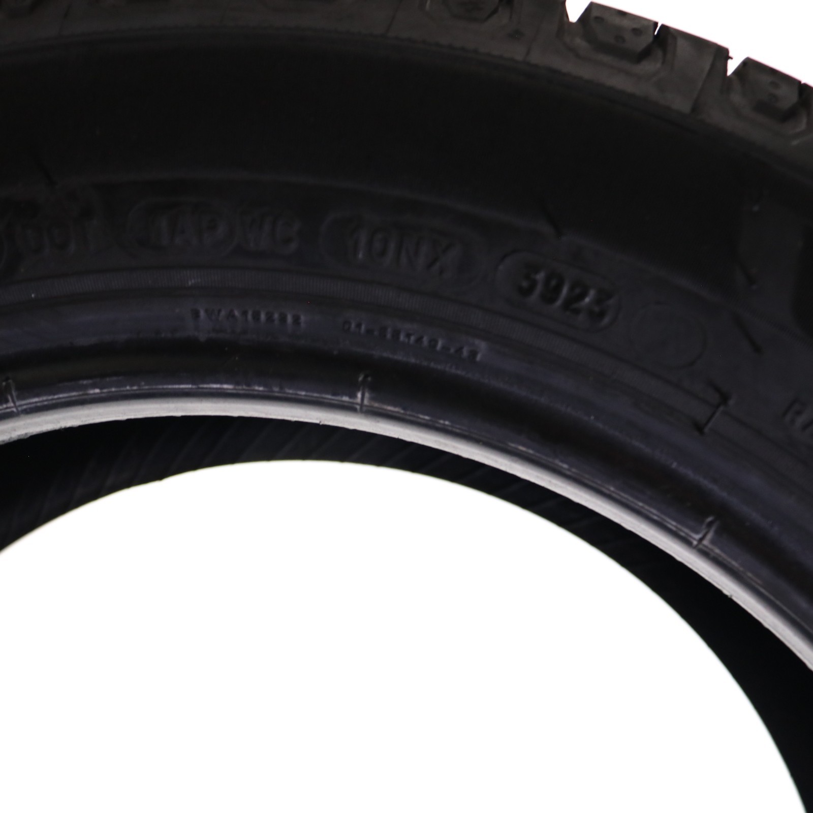 Used 205/55R16 Michelin Defender 2 – 91H – 9.5/32 No Repairs