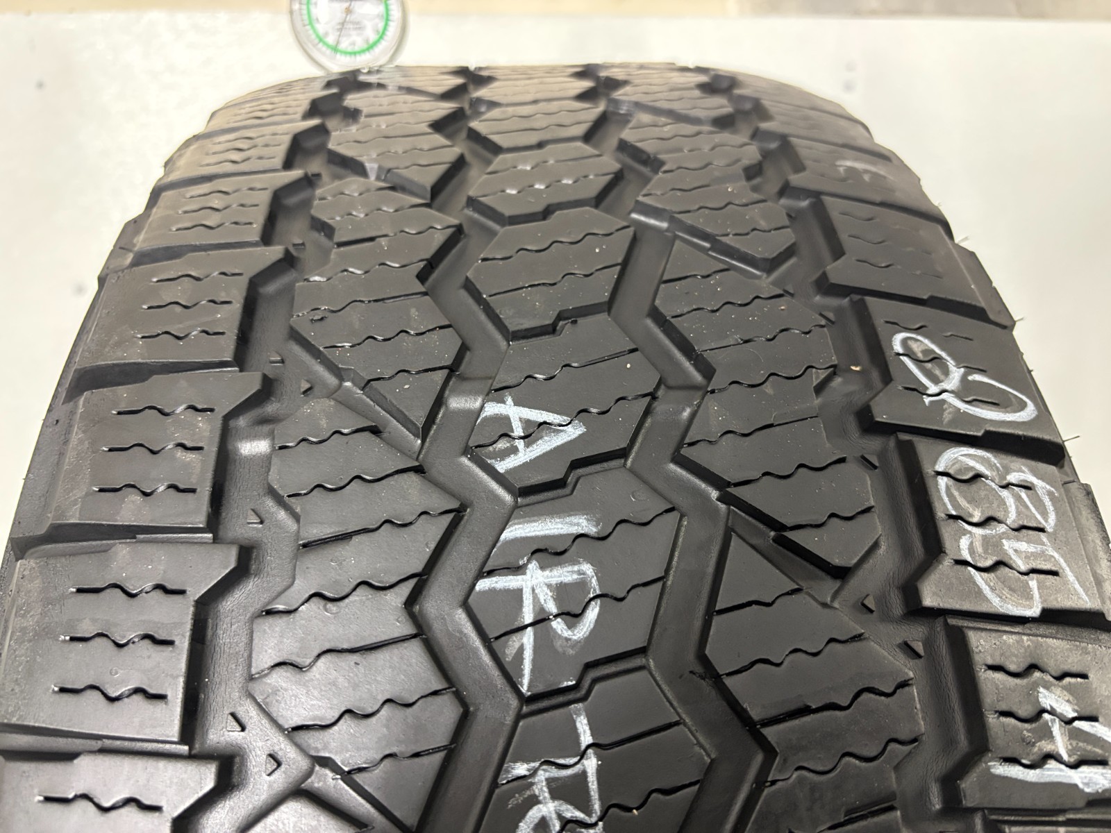 1 Tire 285 45 22 Bridgestone Dueler A/T Ascent (7.00-8.00/32 Tread Left) 114H