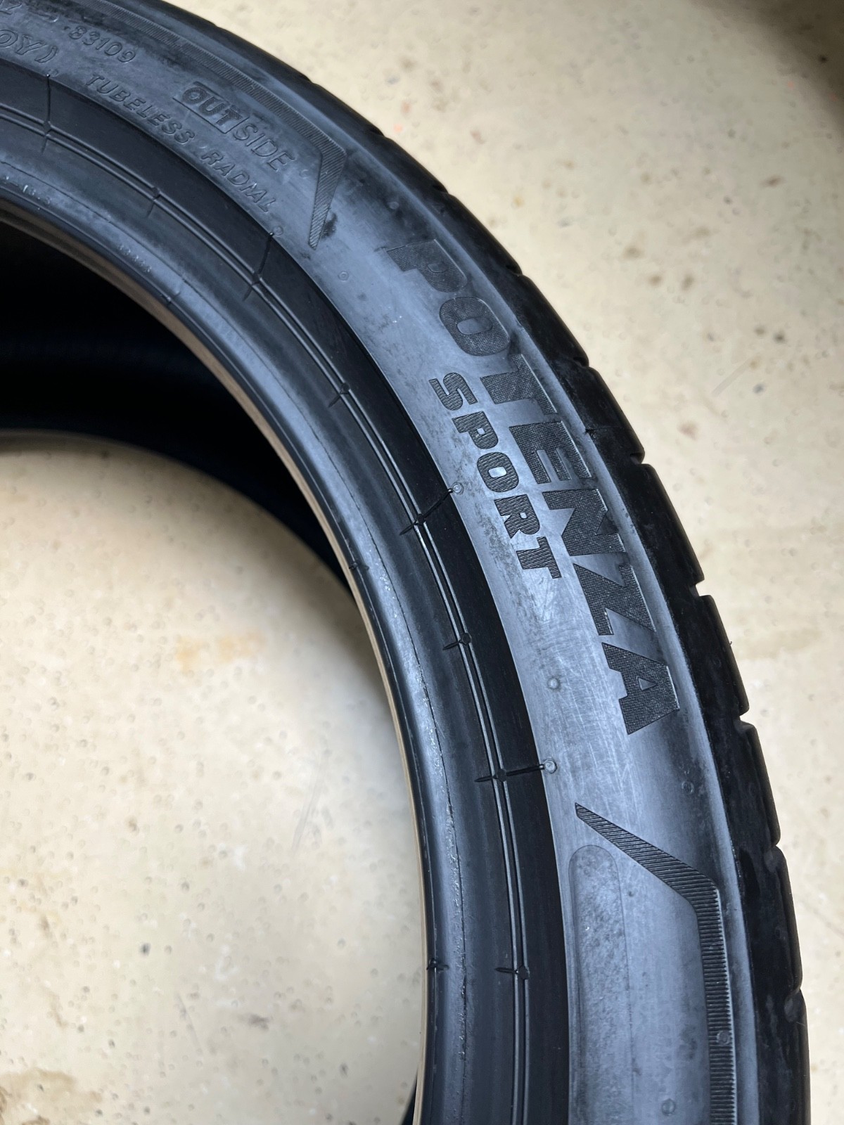 1 – NICE 285/35ZR20 (100Y) Bridgestone Potenza Sport – 7049