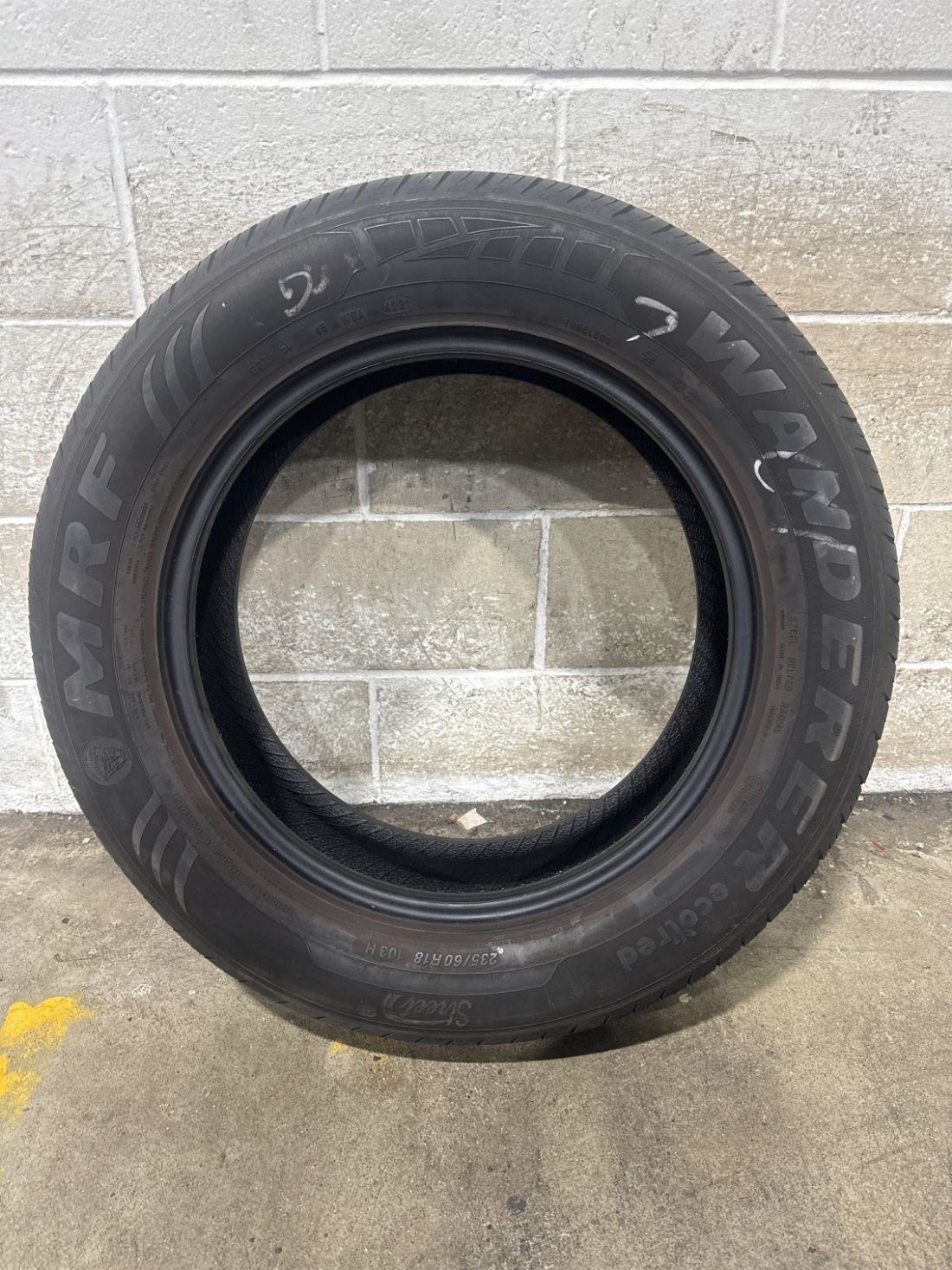 1x P235/60R18 MRF Wanderer Street A1 9/32 103 H Used Tire 2356018