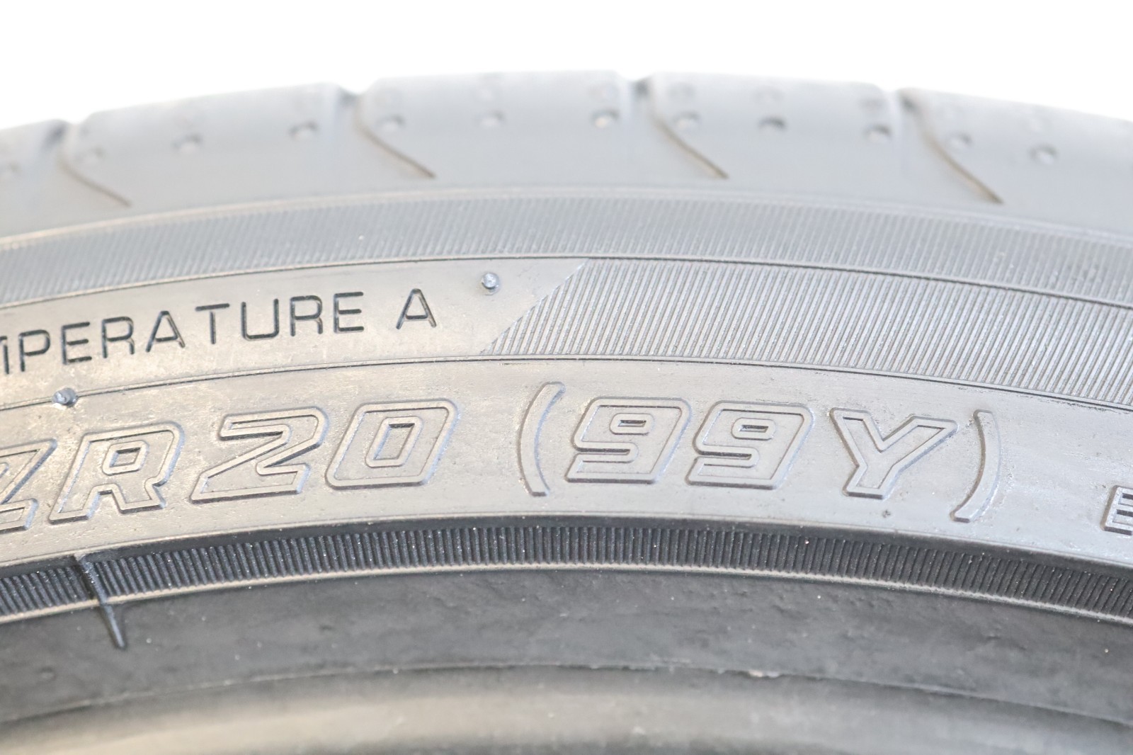 285/30ZR20 Yokohama Advan Sport V107 BMW 99Y DOT 1625 J39