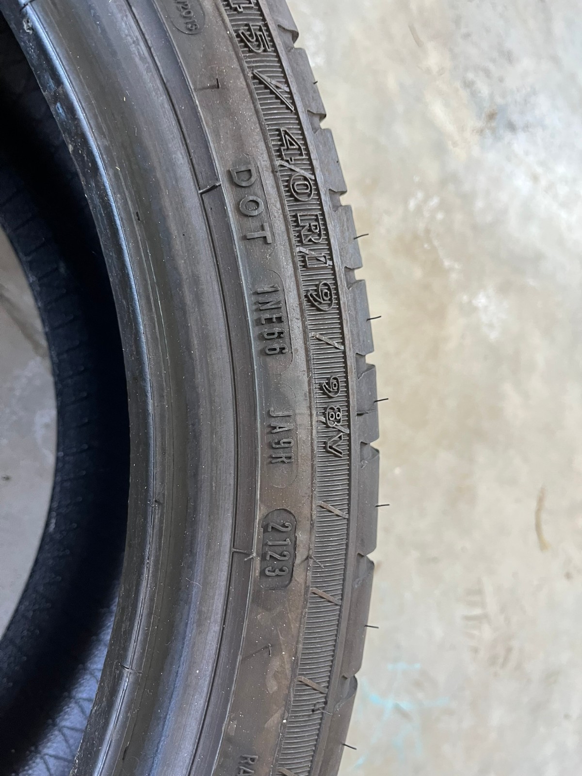 PAIR 245/40R19 Goodyear Eagle LS2 ROF RunFlat 98V XL – 9.5/32 EXCELLENT