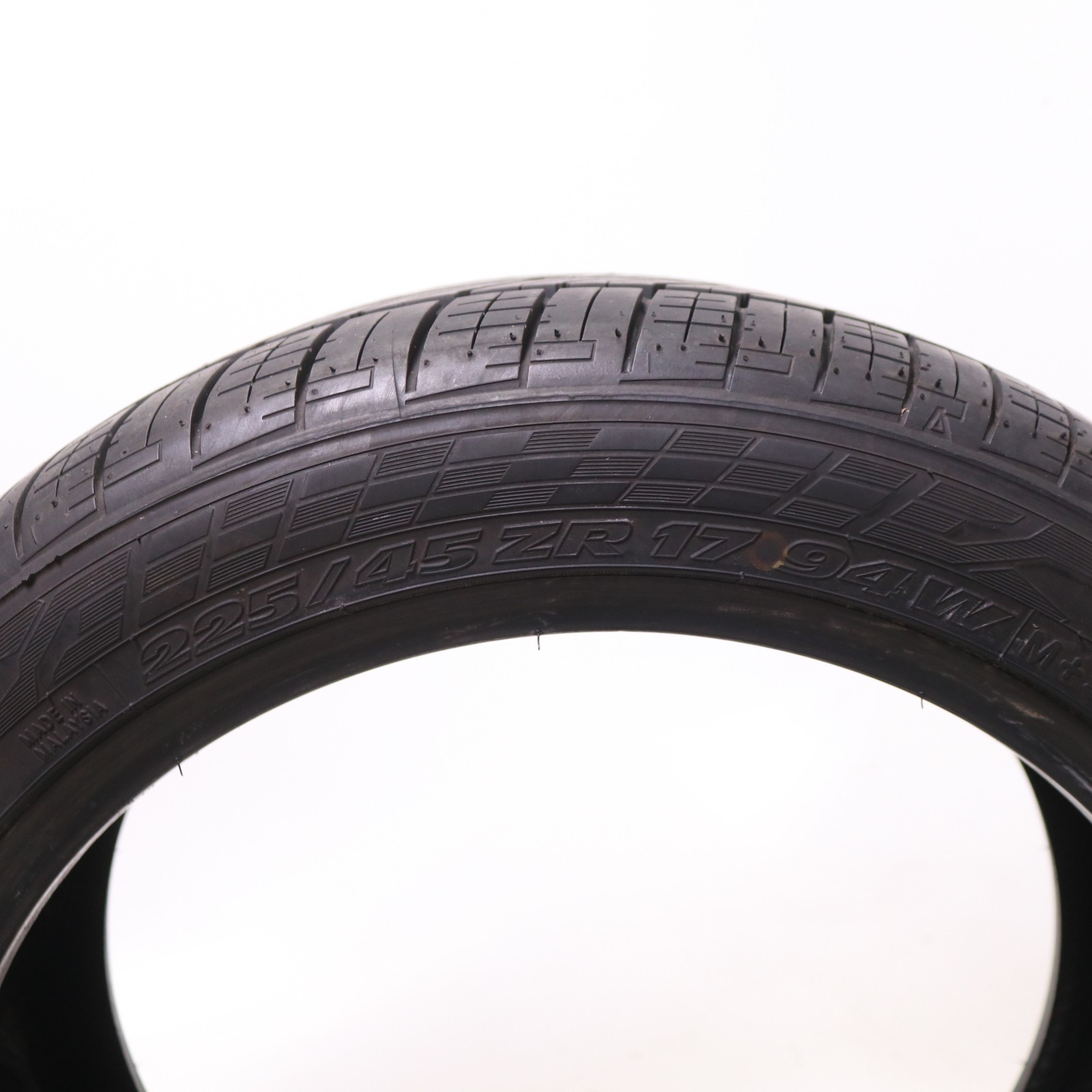 Set of 2 Used 225/45ZR17 Road Hugger GTZ – 94W – 9.5-10/32