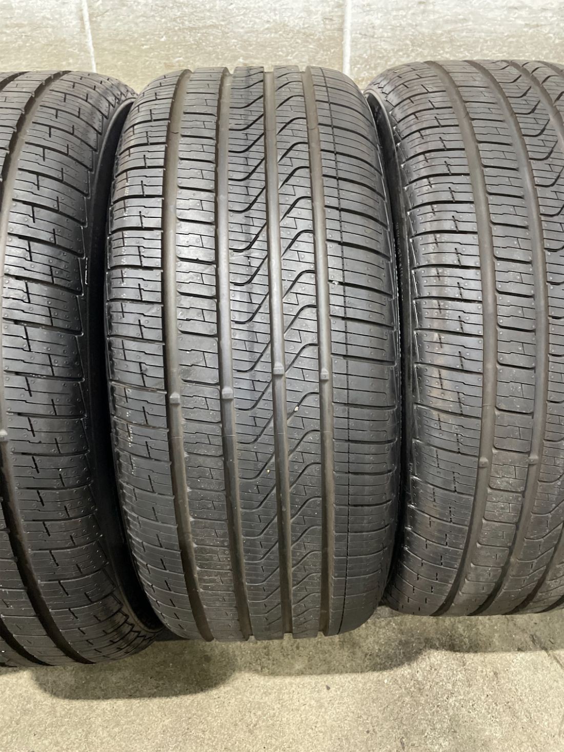 4x P225/40R19 Pirelli Cinturato P7 A/S RSC Run Flat 8/32 93 H Used Tires 2254019