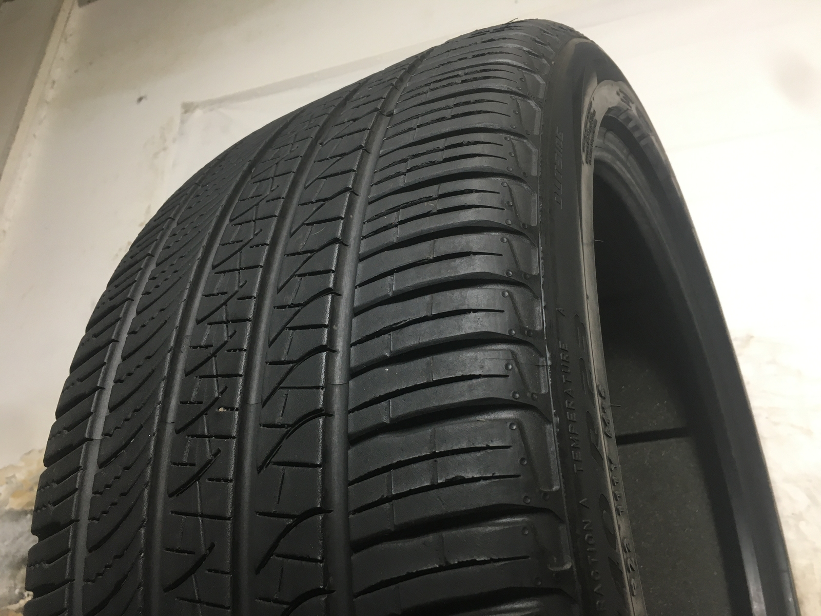 [1] Pirelli Scorpion Zero All Season PNCS P285/40R23 285 40 23 Tire 8.0-8.75/32