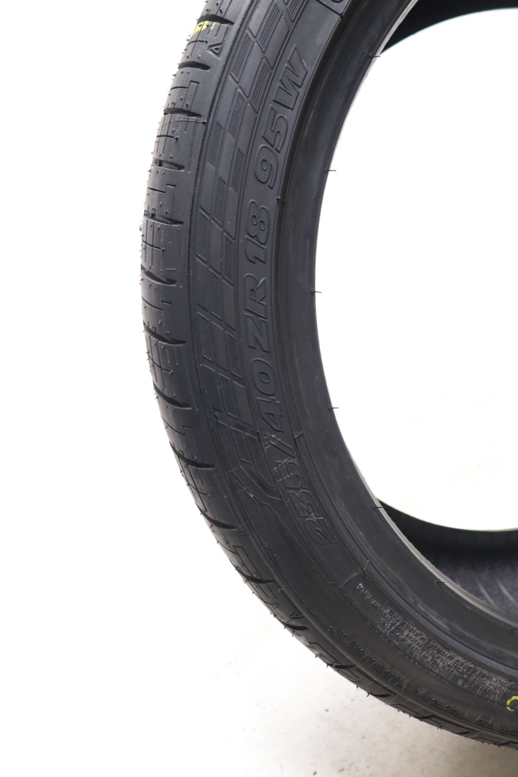 New 235/40ZR18 Road Hugger GTZ – 95W – 10/32