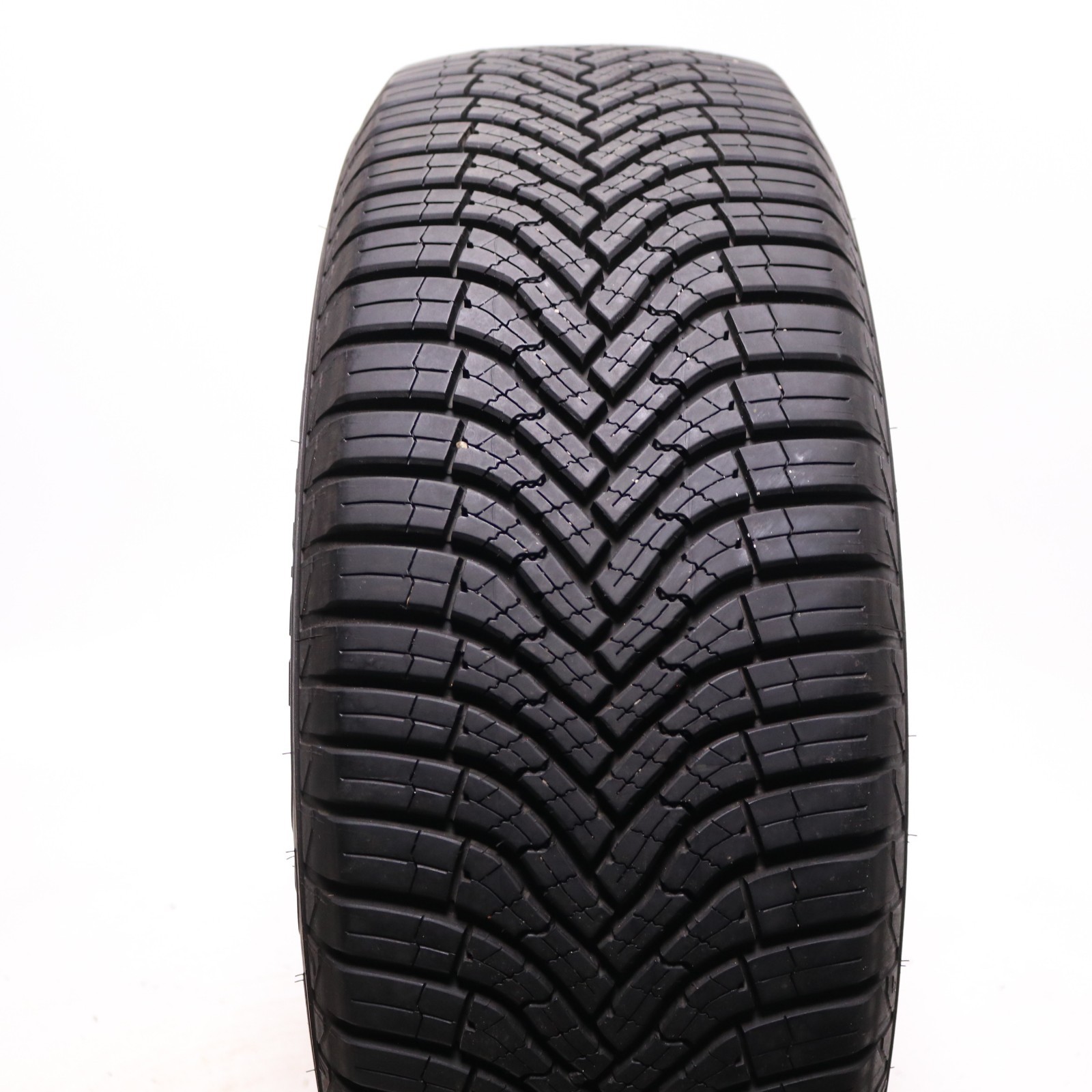 Set of 2 Used 235/60R18 Goodyear Assurance WeatherReady 2 – 107V – 9.5-10.5/32