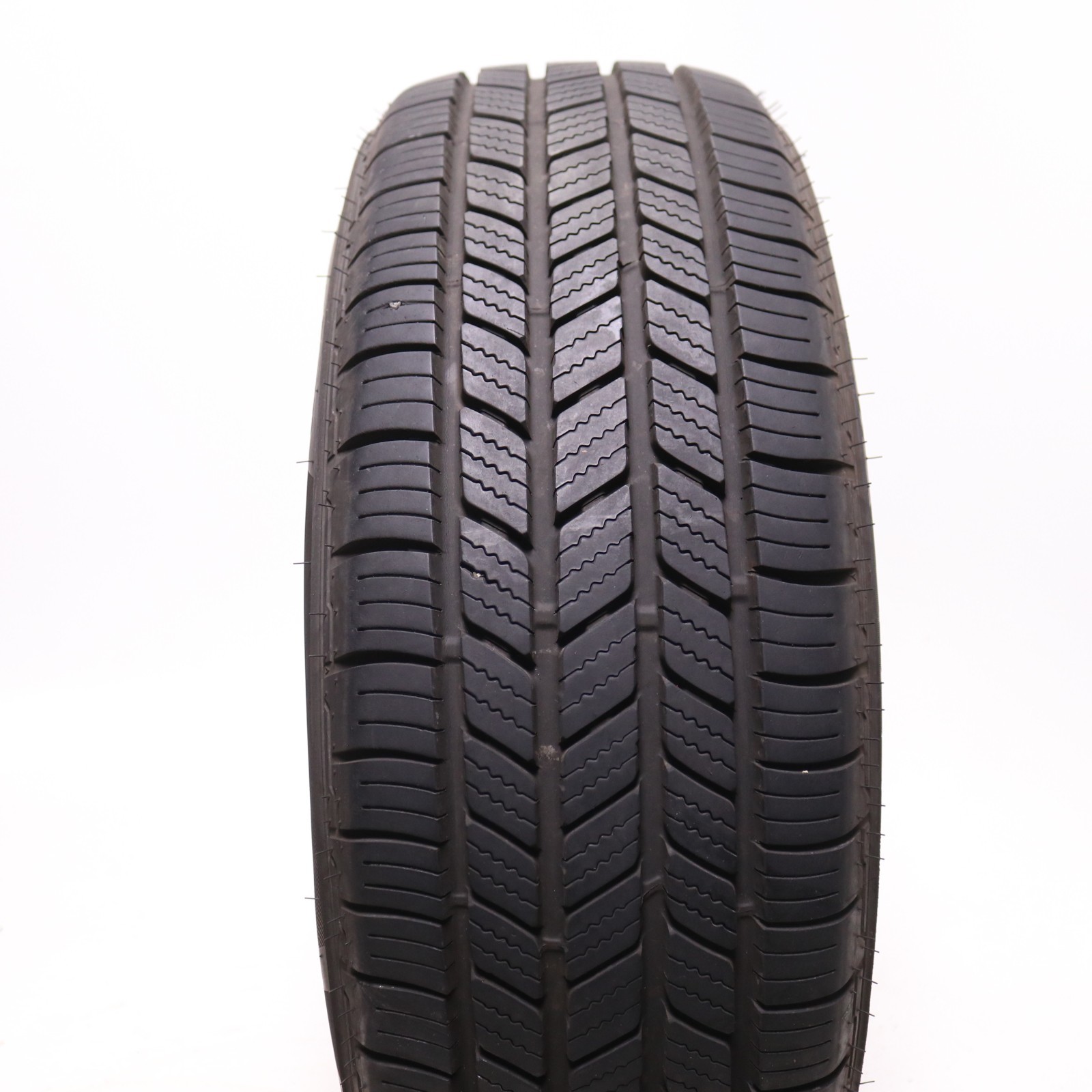 Set of 2 Used 235/60R18 Bridgestone Turanza EverDrive Enliten 107H – 10.5-11/32