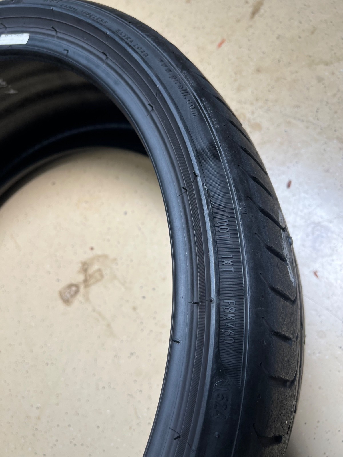 1 – TAKEOFF 255/30ZR20 XL (92Y) Pirelli P Zero (R01) Audi OEM – 6123