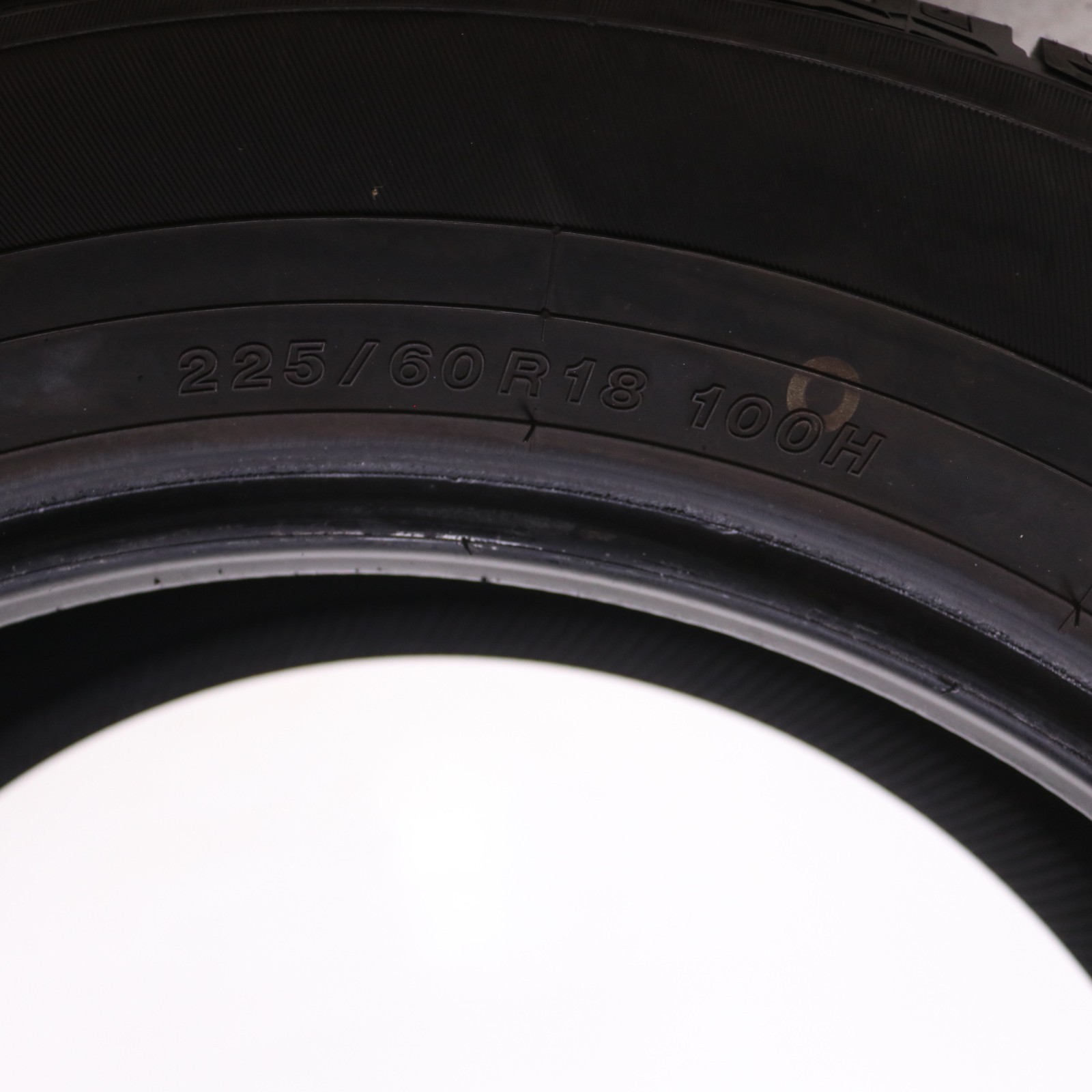 Set of 4 Used 225/60R18 Yokohama YK-CTX – 100H – 9.5-10.5/32