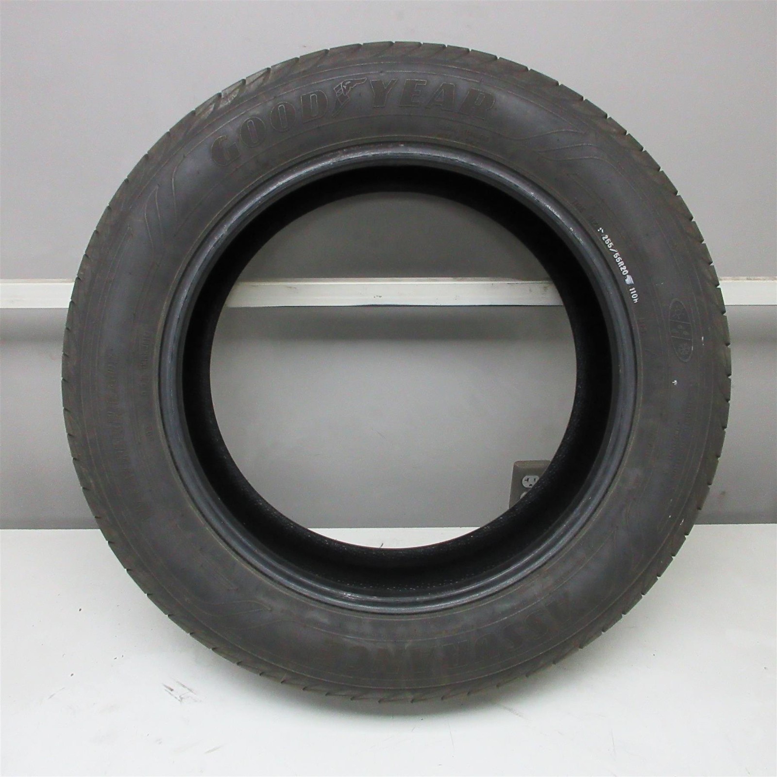 255/55R20 Goodyear Assurance WeatherReady 110H Used Tire (8/32nd) (QTY 1)