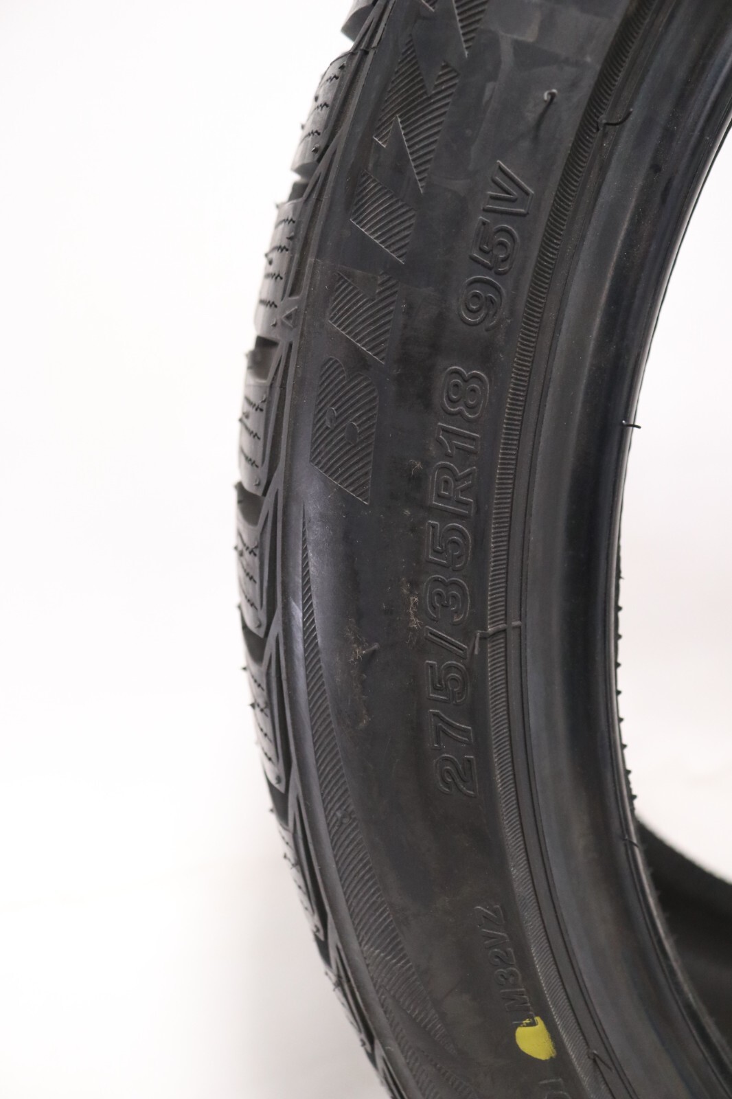 New 275/35R18 Bridgestone Blizzak LM-32 – 95V – 11/32