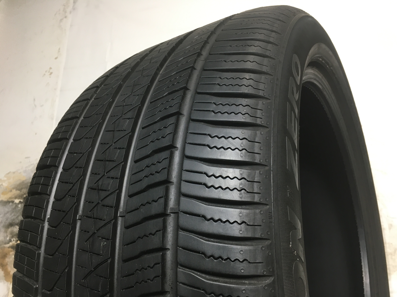[1] Pirelli Scorpion Zero All Season P315/40R21 315 40 21 Tire 8.25-9.0/32