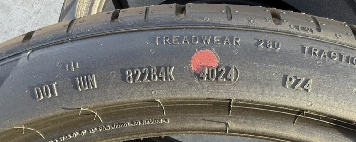 ONE BRAND NEW Pirelli P Zero PZ4 235/35R20 92Y T0 Tesla ELECT PNCS Tire