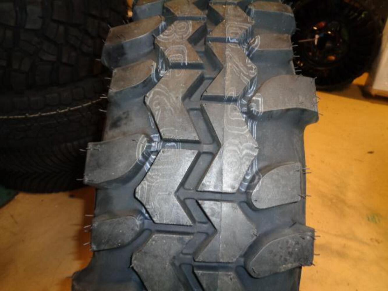 INTERCO SUPER SWAMPER TSL 33 12.50 16.50 LRD 8 PLY TIRE SAMSSR 53 BQ4