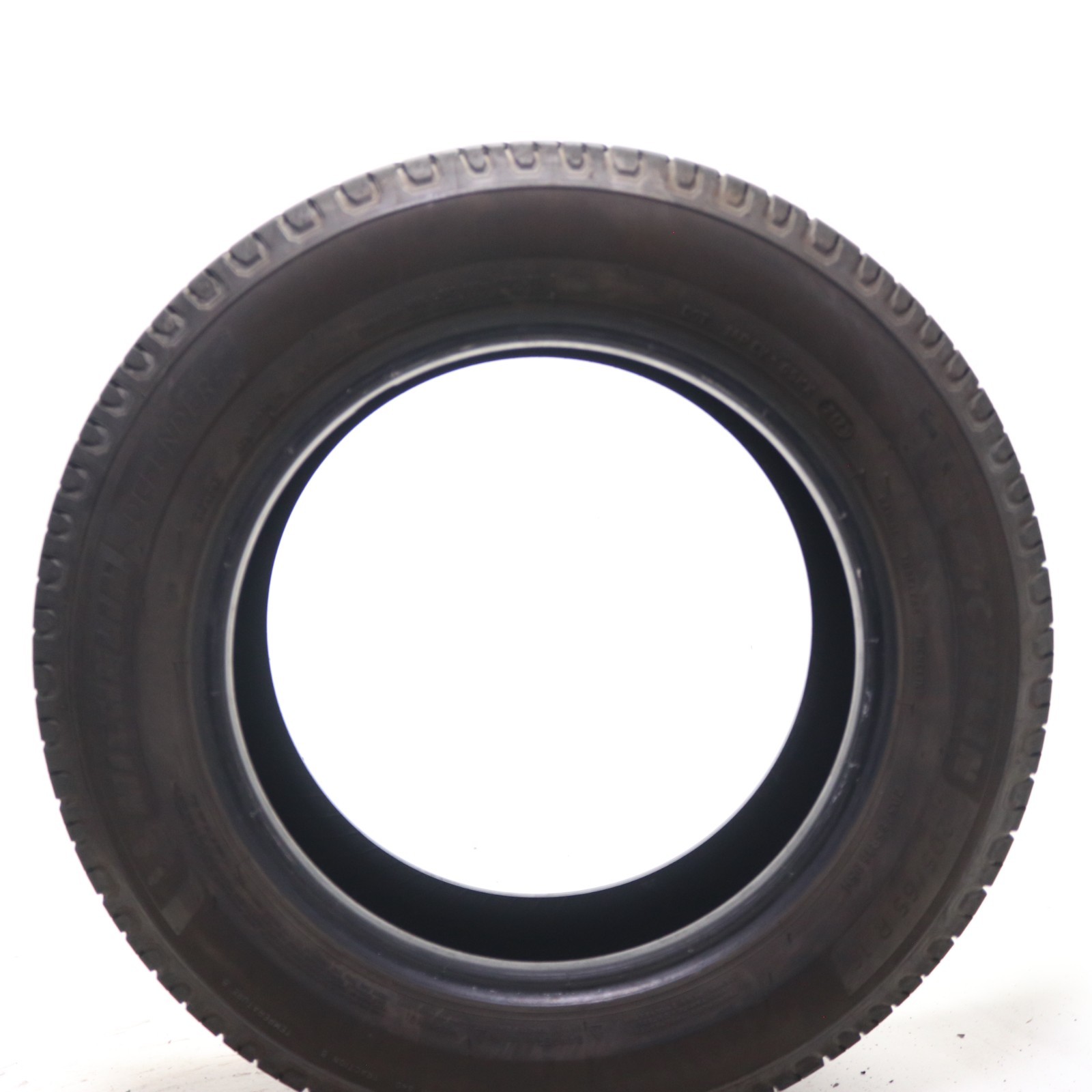 Used 205/65R16 Michelin Defender 2 – 95H – 8/32 No Repairs