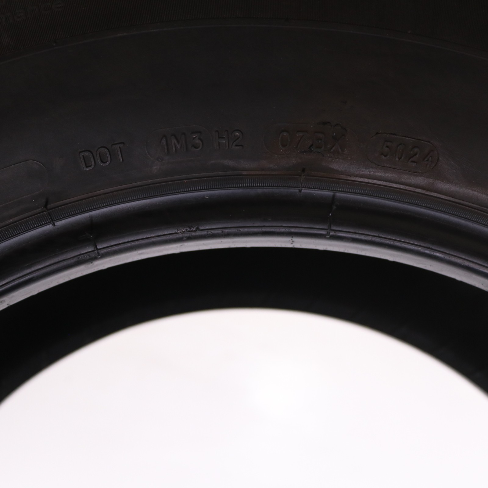 Set of 2 Used 235/65R17 Michelin Primacy A/S – 104H – 6.5/32 No Repairs