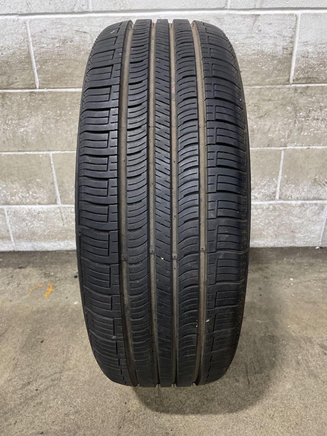 1x P235/55R20 Nexen N’Priz AH5 8/32 102 H Used Tire 2355520
