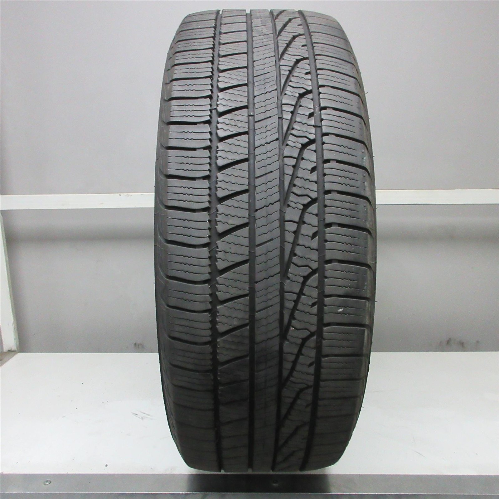 255/55R20 Goodyear Assurance WeatherReady 110H Used Tire (7/32nd) (QTY 1)