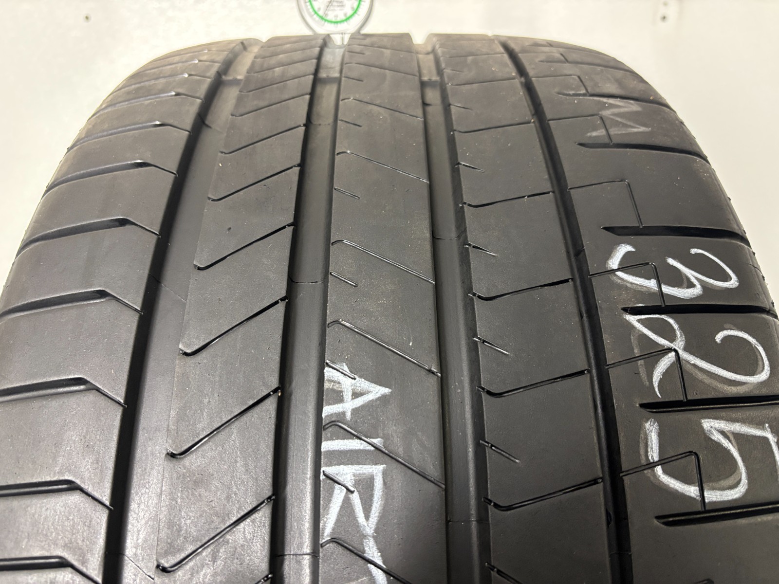 1 Tire 325 30 23 Pirelli P Zero PZ4 ALP (8.20/32 = 90% Tread Left) 109Y